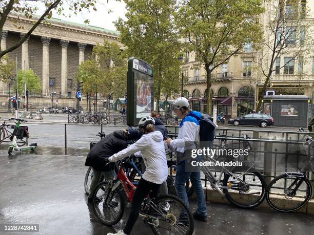 Few people use their bicycles to participate "car-free day" as the city government urged Parisians to explore the city without using car to draw...