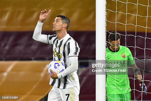 Juventus' Portuguese forward Cristiano Ronaldo celebrates after scoring a penalty past Roma's Italian goalkeeper Antonio Mirante and equalize 1-1...