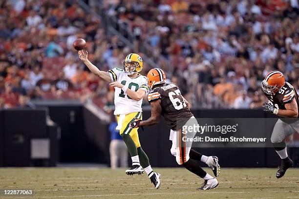 Green Bay Packers QB Matt Flynn in action vs Cleveland Browns Derreck Robinson during preseason game at Cleveland Browns Stadium. Cleveland, OH...