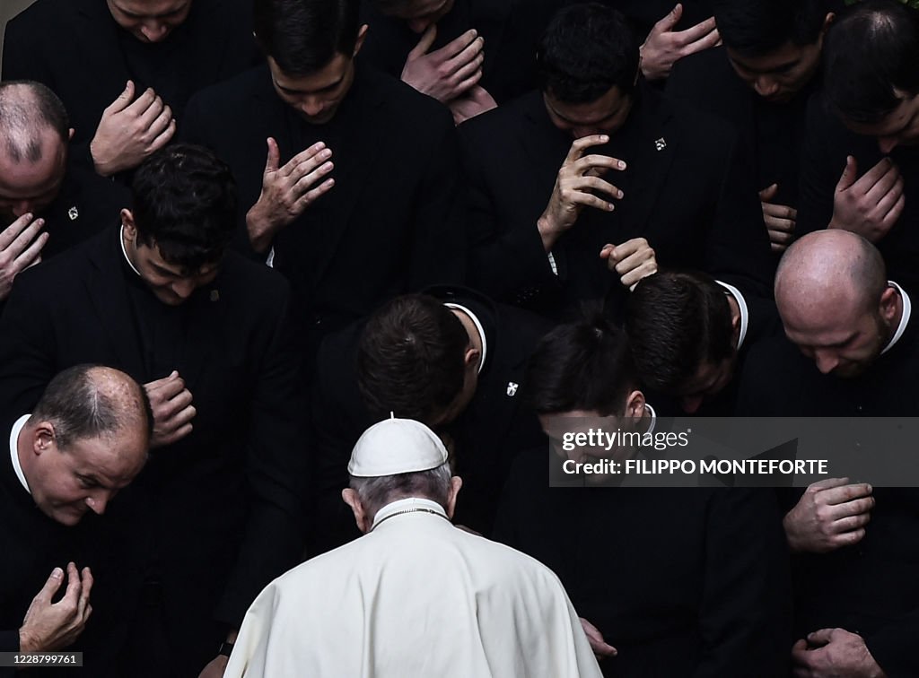 TOPSHOT-VATICAN-HEALTH-VIRUS-RELIGION-POPE-AUDIENCE
