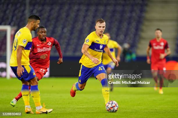 Eden Karzev of Tel Aviv takes the ball into the attacking zone followed by Enock Mwepu of Salzburg during the UEFA Champions League Play-Off second...