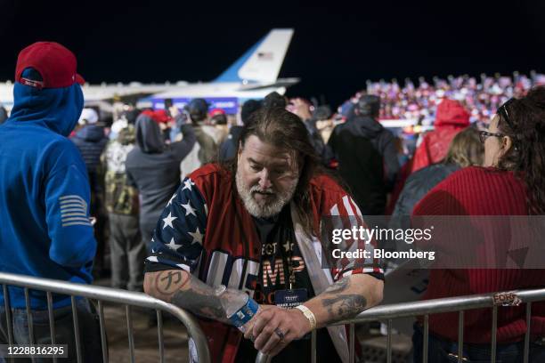 An attendee listens to U.S. President Donald Trump's speech during a 'Make America Great Again' rally in Duluth, Minnesota, U.S., on Wednesday, Sept....