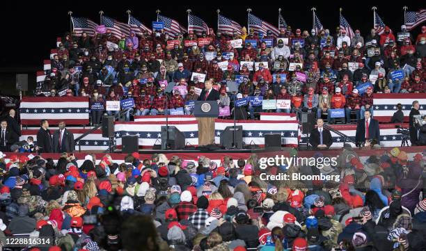 President Donald Trump, center, speaks during a 'Make America Great Again' rally in Duluth, Minnesota, U.S., on Wednesday, Sept. 30, 2020....