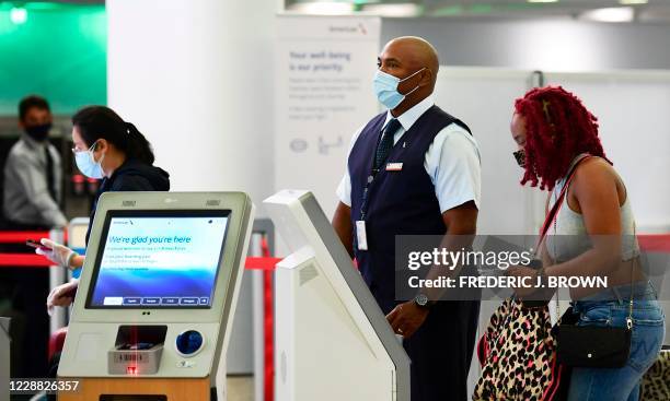Am Check In 781 American Airlines Check In Stock Photos, High-Res Pictures, and ...