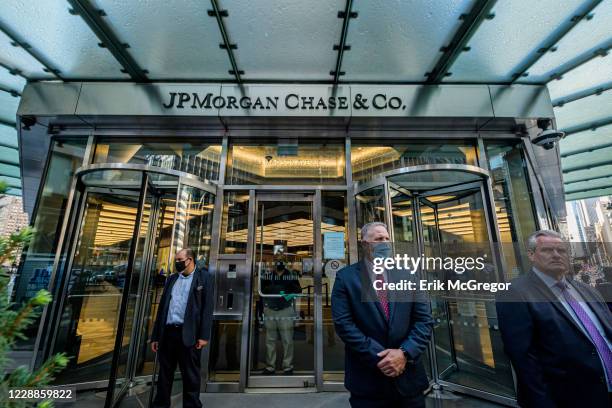Jpm Building Inside J P Morgan Photos and Premium High Res Pictures - Getty Images