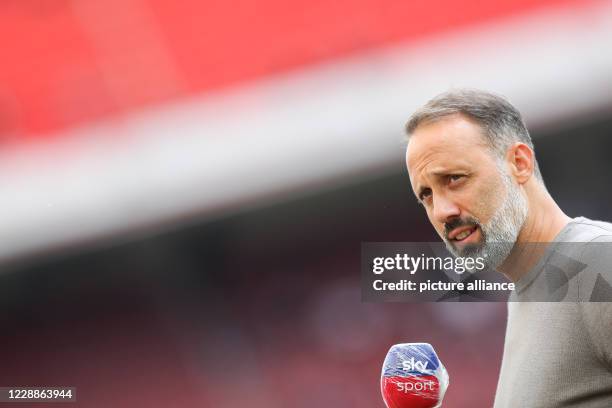 October 2020, Baden-Wuerttemberg, Stuttgart: Football: Bundesliga, VfB Stuttgart - Bayer Leverkusen, 3rd matchday, Mercedes-Benz Arena. Stuttgart's...