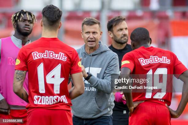 Head coach Jesse Marsch of Red Bull Salzburg speaks to the team after the game during the tipico Bundesliga match between FC Red Bull Salzburg and...