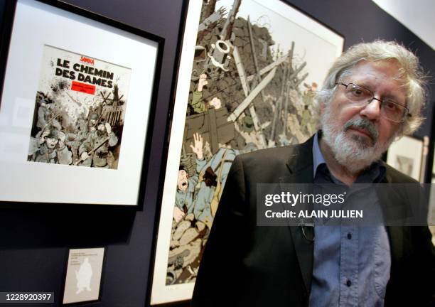 Historial de Péronne : Tardi expose sa guerre des tranchées" - French cartoonist Jacques Tardi poses on May 14, 2009 at the museum dedicated to the...