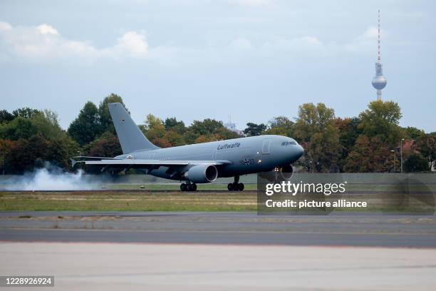 October 2020, Berlin: An A310 of the Air Force with wounded soldiers from Ukraine on board lands on the military part of Tegel airport. The wounded...