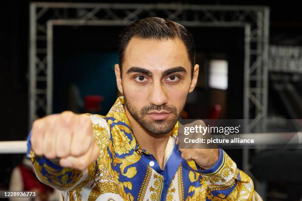 October 2020, Hamburg: Boxing: Professionals - Artem Harutiunian is standing in the boxing ring after a press conference in the Universum Gym for the...