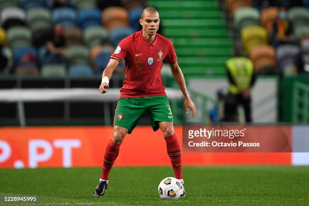 Pepe of Portugal controls the ball during the international friendly match between Portugal and Spain at Estadio Jose Alvalade on October 7, 2020 in...