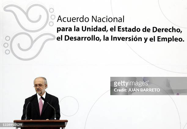 El premio Nobel de Quimica 1985 Mario Molina ofrece un discurso durante el Acuerdo Nacional para la Unidad, el Estado de Derecho, el Desarrollo, la...
