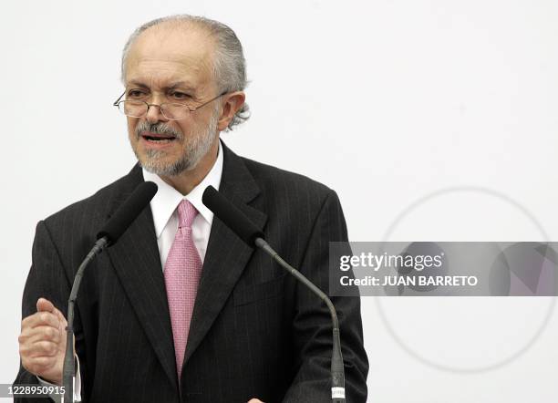 El premio Nobel de Quimica 1985 Mario Molina ofrece un discurso durante el Acuerdo Nacional para la Unidad, el Estado de Derecho, el Desarrollo, la...