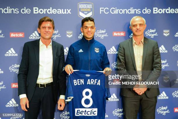 New Bordeaux' French forward Hatem Ben Arfa poses with his new jersey flanked by Bordeaux's president Frédéric Longuepee and Bordeaux' sportive...
