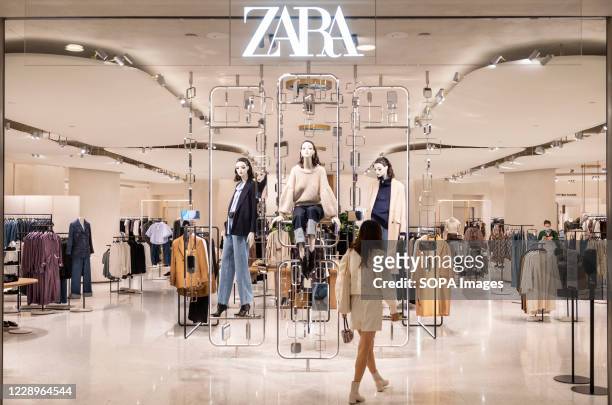 1,650 Zara Clothing Store Stock Photos, High-Res Pictures, and