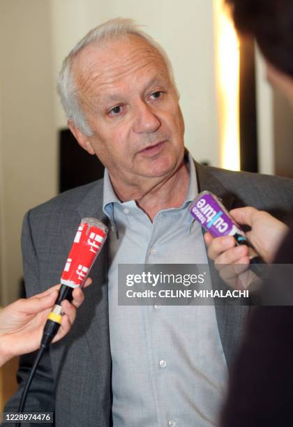 Ancien journaliste et député européen Jean-Marie Cavada répond aux questions des journalistes le 17 septembre 2010 à Paris lors des premières...