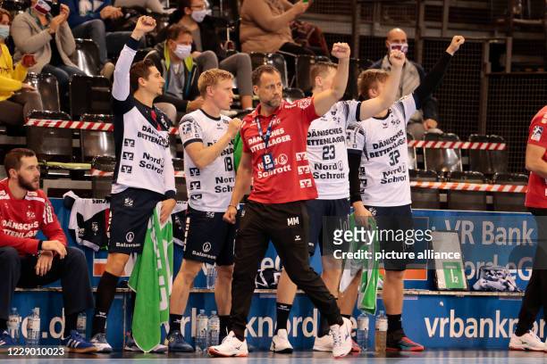October 2020, Schleswig-Holstein, Flensburg: Handball: Bundesliga, SG Flensburg-Handewitt - GWD Minden, 3rd matchday. Flensburgs coach Maik Machulla...