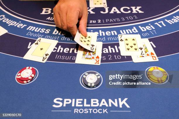 October 2020, Mecklenburg-Western Pomerania, Rostock: Thomas Fritz, Managing Director of Spielbanken MV GmbH & Co. KG, in a card game of Black Jack....