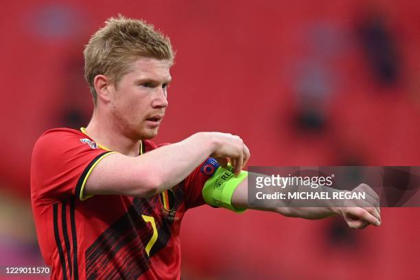 Belgium's midfielder Kevin De Bruyne adjusts his captain's armband during the UEFA Nations League group A2 football match between England and Belgium...