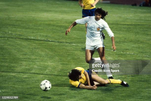 Mario Kempes of Valencia during the European Cup Winners Cup Final between Arsenal and Valencia CF, at Heysel Stadium, Brussels, Belgium on 14 May...