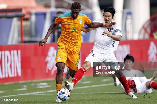 Juma Saeed of Ivory Coast, Yuta Nakayama of Japan during the friendly match between Japan and Ivory Coast at Stadium Galgenwaard on October 13, 2020...