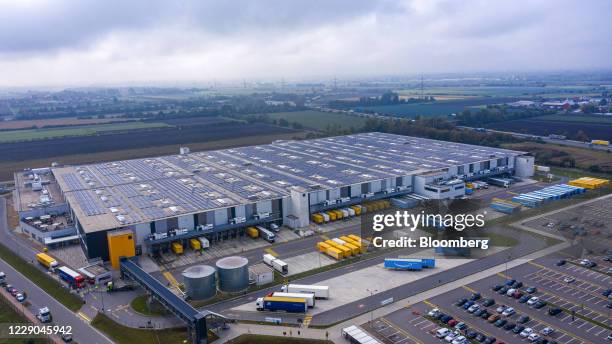 Amazon Loading Bay 1,754 Logistics Loading Bay Stock Photos, High-Res Pictures, and Images ...