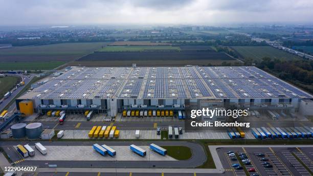 Amazon Loading Bay 1,754 Logistics Loading Bay Stock Photos, High-Res Pictures, and Images ...