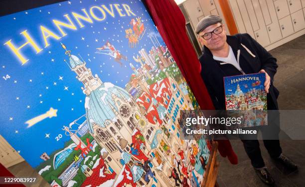 October 2020, Lower Saxony, Hanover: Klaus Lange, publisher, presents the new Hannover Advent calendar. The Advent calendar is published for the 16th...