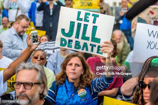 Green Party supporters participated in civil disobedience, resulting on over 20 people arrested at Hofstra University. Hundreds of supporters of Dr....