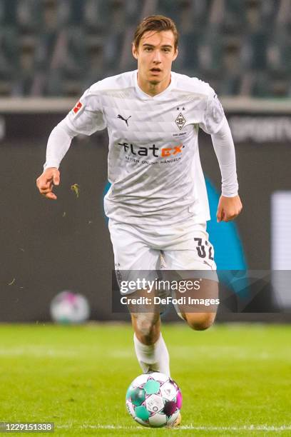 Florian Neuhaus of Borussia Moenchengladbach controls the ball during the Bundesliga match between Borussia Moenchengladbach and VfL Wolfsburg at...