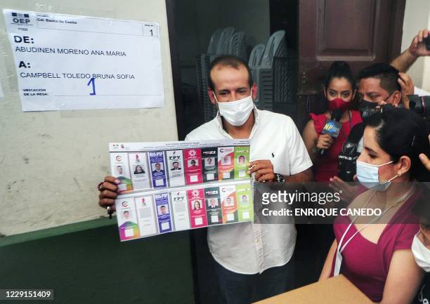 Bolivia's presidential candidate for the Creemos party, Luis Fernando Camacho, displays a ballot papaer as he votes at a polling station in Santa...