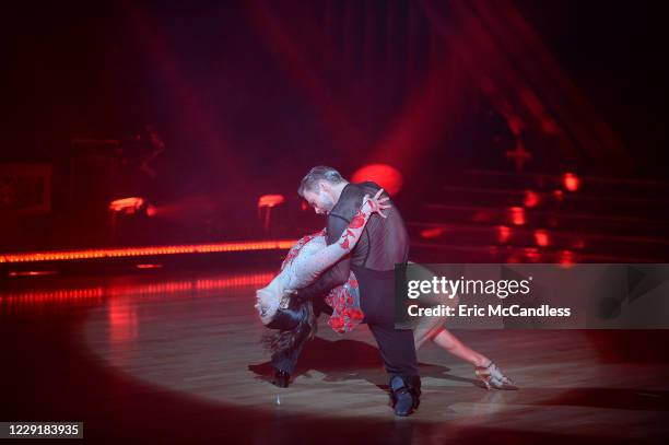 Top 11" - More dances and more music as 11 celebrity and pro-dancer couples compete for this season's sixth week live, MONDAY, OCT. 19 , on ABC....