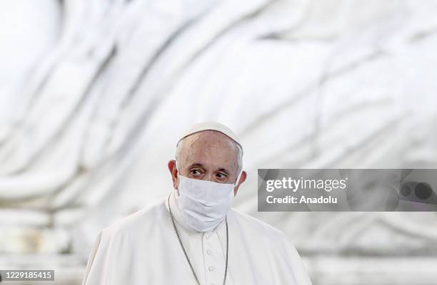 Pope With Mask 2,018 Pope Mask Stock Photos, High-Res Pictures, and Images - Getty Images