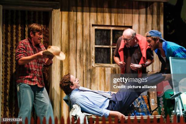 October 2020, Berlin: Guido Hammesfahr , Marten Sand, Harald Effenberg and Johannes Hallervorden play in the photo rehearsal of the play "Ein...