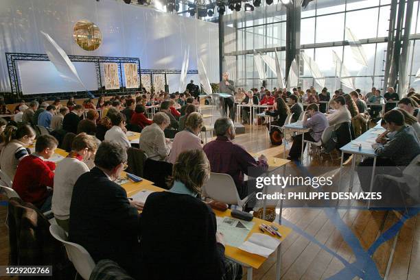 L'animateur de télévision, Bernard Pivot , participe le 25 janvier 2003 à la Cité des Sciences et de l'Industrie à Paris, à l'enregistrement de la...