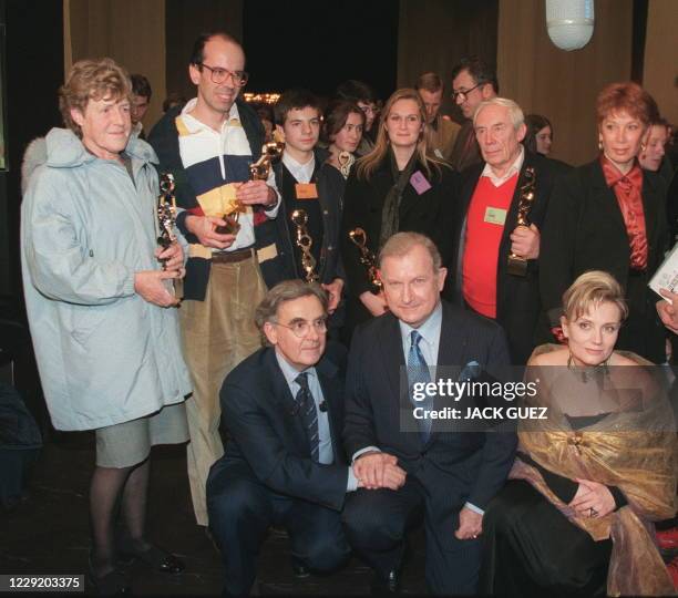 Les cinq vainqueurs de la finale des Dicos d'or de 1998, Solange Pascarez, Philippe Loriot, Jean-Marie Eme, Elise Auvachez et André Cherpillod,...