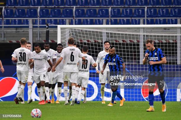 Ramy Bensebaini of Borussia Monchengladbach celebrates 1-1 with Jonas Hofmann of Borussia Monchengladbach, Nico Elvedi of Borussia Monchengladbach,...