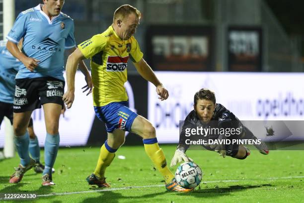 Westerlo's Christian Bruls and Westerlo's goalkeeper Berke Ozer pictured in action during a soccer match between KMSK Deinze and Westerlo, Friday 23...