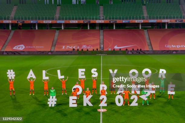 Holland Women Celebrating the qualification for EURO 2022 during the EURO Qualifier Women match between Holland v Estonia at the Hitachi Capital...