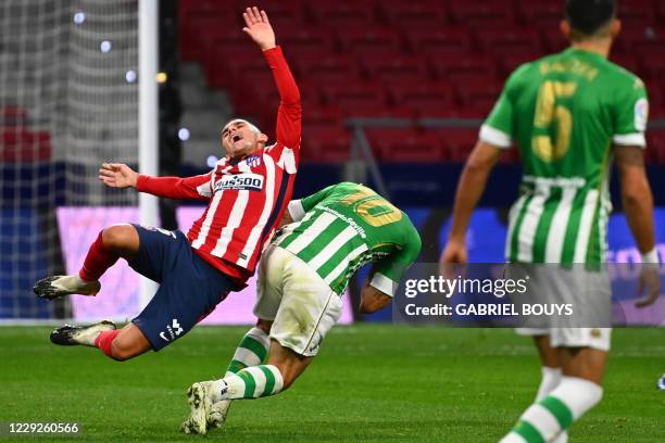 Atletico Madrid's Uruguayan midfielder Lucas Torreira vies with Real Betis' Spanish midfielder Sergio Canales during the Spanish League football...
