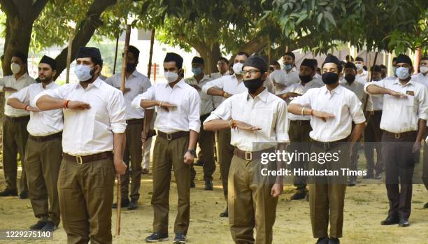 Small Rss Flag 28 Rashtriya Salute Photos & High Res Pictures - Getty Images