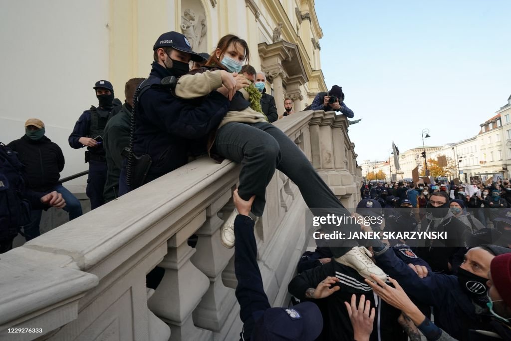 TOPSHOT-POLAND-LAW-ABORTION