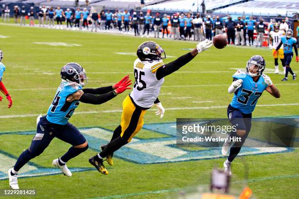 Eric Ebron of the Pittsburgh Steelers just misses a pass in the back of the end zone in the second half of a game against the Tennessee Titans at...