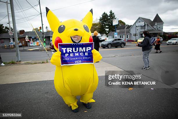 Trump Pwikachu Pokémon Pikachu Photos and Premium High Res Pictures - Getty Images