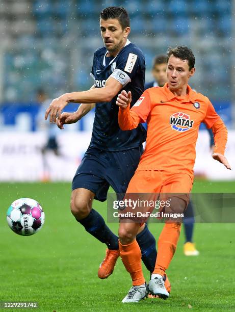 Anthony Losilla of VfL Bochum and Clemens Fandrich of Erzgebirge Aue battle for the ball during the Second Bundesliga match between VfL Bochum 1848...