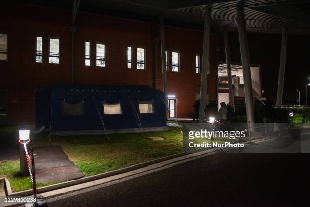 The civil protection tent used as swab area , Schiavonia, October 26 Italy. After the increase in the contagion curve throughout Italy, Veneto is...