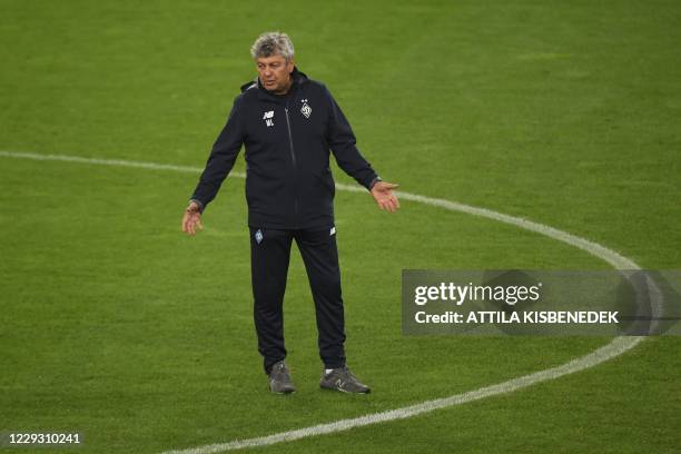 Dynamo Kiev's Romanian coach Mircea Lucescu oversees a training session on the eve of the UEFA Champions League Group G football match Ferencvaros TC...