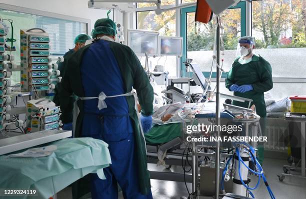 Nurses Using Machines 417 Angela Nurse Photos & High Res Pictures - Getty Images