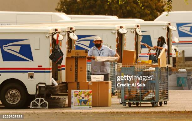 Usps Mail Load Usps Mail Carrier Photos and Premium High Res Pictures - Getty Images