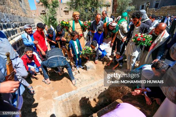 Yemenis gather at the tomb of Hassan Zaid, the Yemeni minister of youth and sports, who was assassinated on October 27 by gunmen in the capital,...